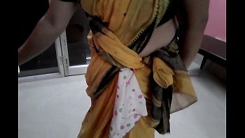 deep navel in saree