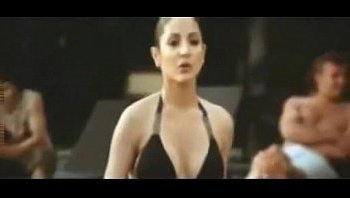 hot anushka sharma in bikini