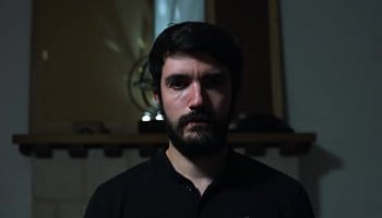 espremendo cravos e espinhas gigantes no rosto